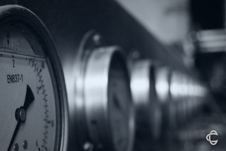 Rij identieke meetinstrumenten, beeld bij een systematische crypto-strategie