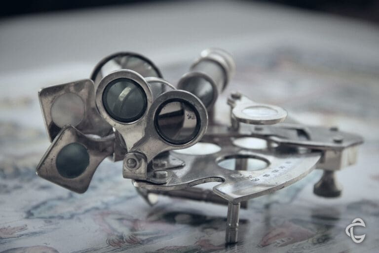 Sextant op een zeekaart, beeld bij backtesting